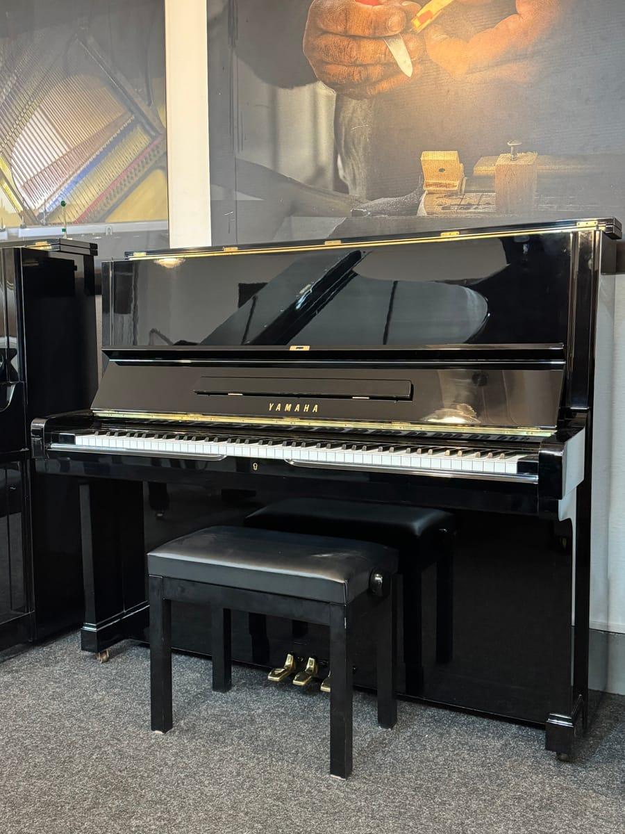 Yamaha U2