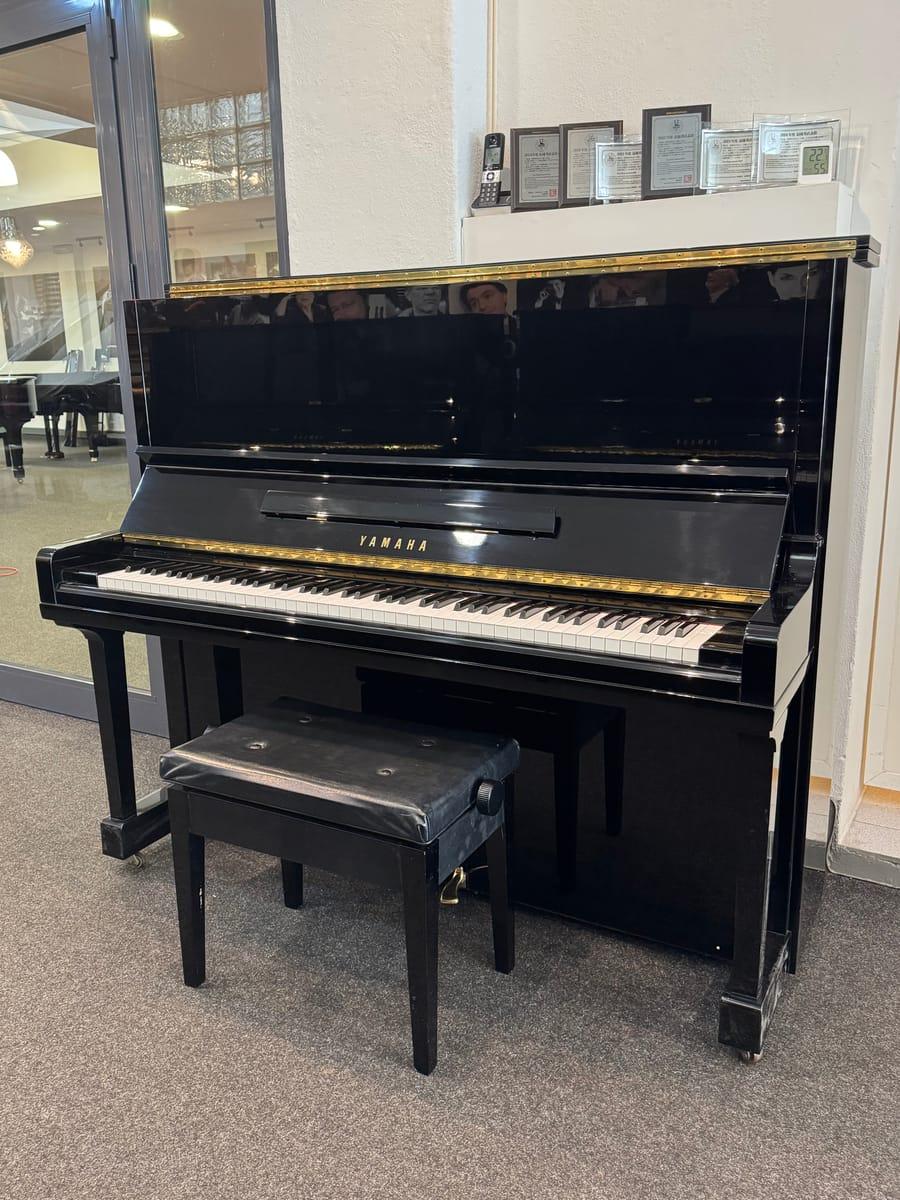 Yamaha U30BL