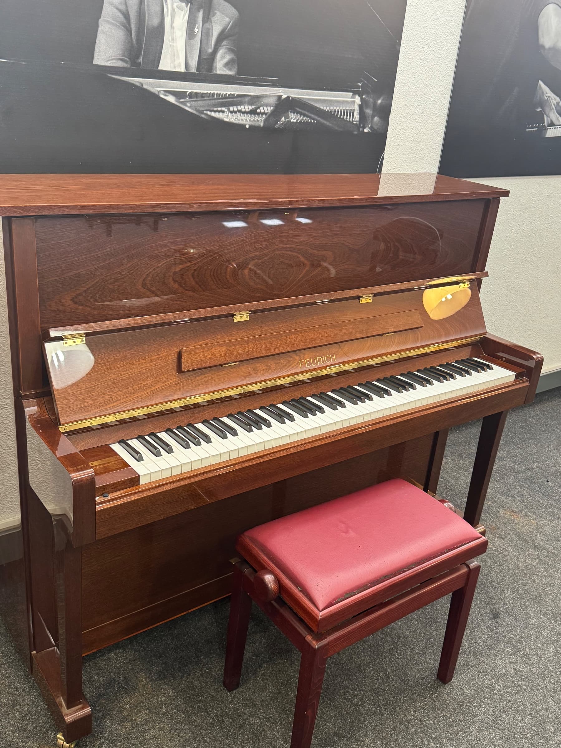 Feurich F122 — Standklavier (Bild 1 von 4) — FRPianos